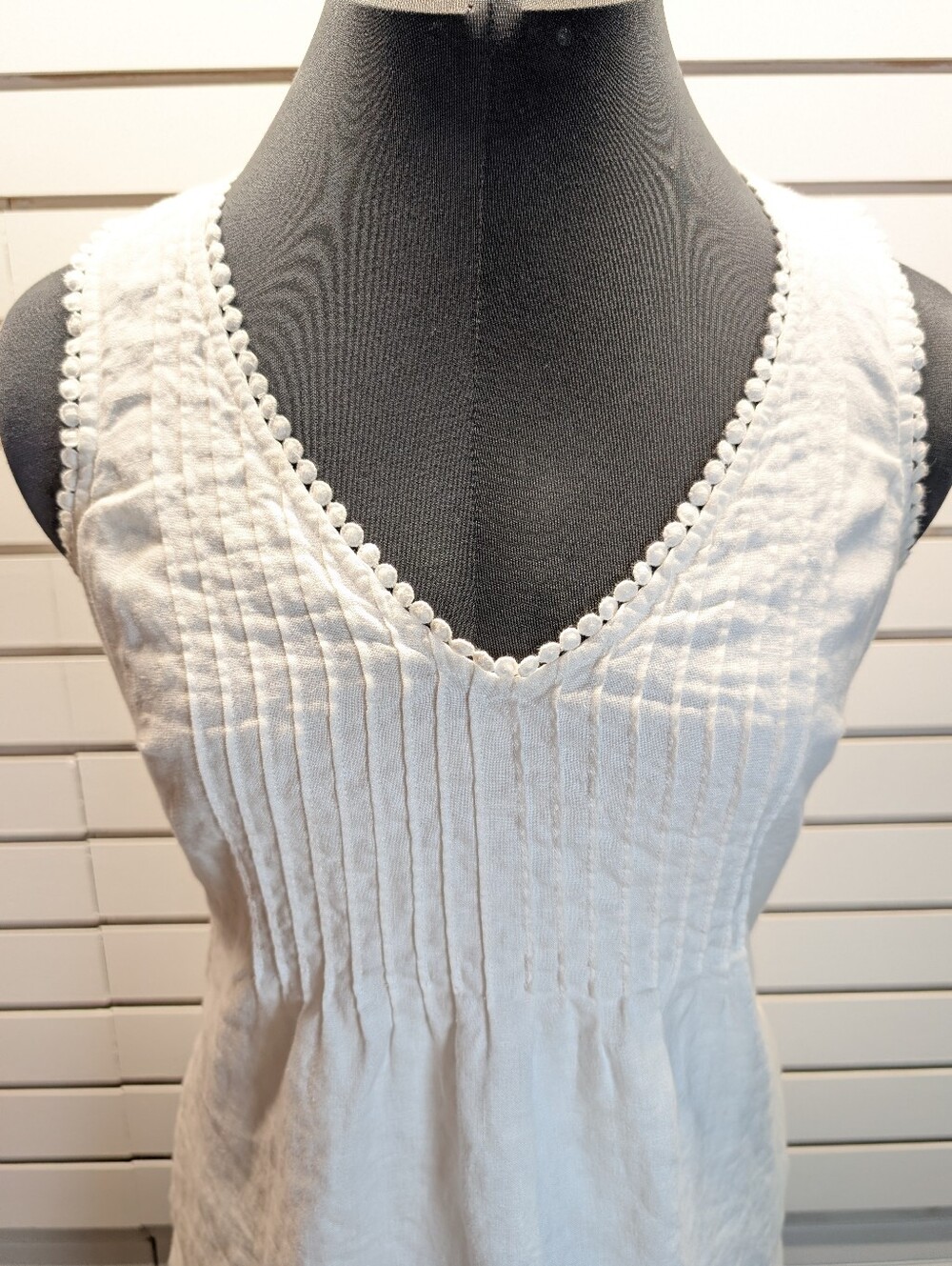 Boden White Sleeveless V-Neck Summer Dress - Picture 4 of 10